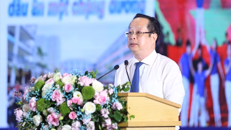 Giám đốc Sở Giáo dục và Đào tạo Hà Nội Trần Thế Cương khẳng định không còn cảnh phụ huynh xếp hàng xuyên đêm nộp hồ sơ tuyển sinh đầu cấp. Giám đốc Sở Giáo dục và Đào tạo Hà Nội Trần Thế Cương khẳng định không còn cảnh phụ huynh xếp hàng xuyên đêm nộp hồ sơ tuyển sinh đầu cấp.