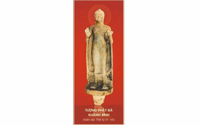 Tượng Phật hiếm tạc trong tư thế đứng. (Bảo tàng tỉnh cung cấp)