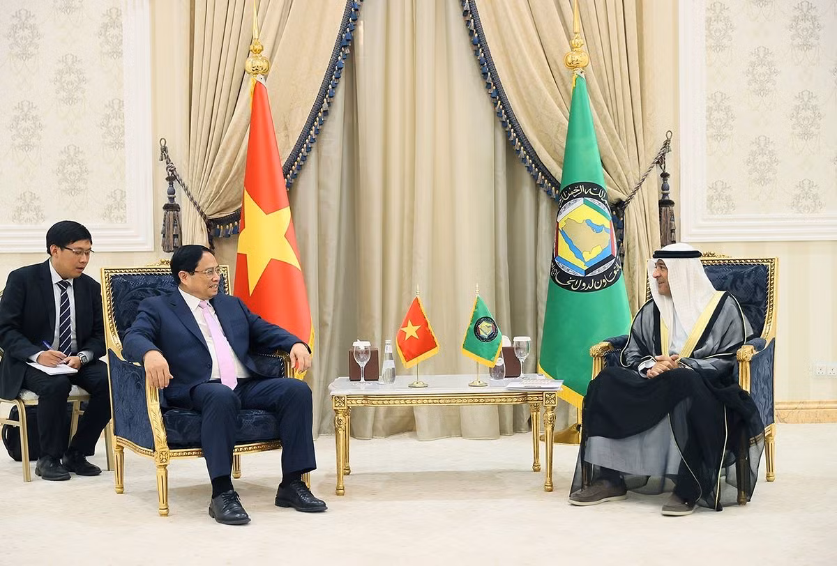 Thủ tướng Phạm Minh Chính làm việc với Tổng Thư ký GCC Jassim Muhammad Al-Budaiwi. (Ảnh: TTXVN)