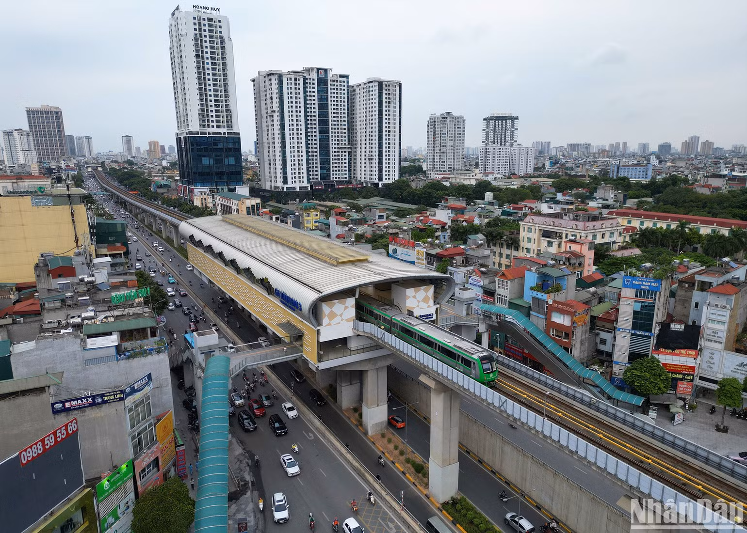 Tuyến đường sắt Cát Linh-Hà Đông là tuyến đường sắt đô thị thuộc hệ thống mạng lưới Đường sắt đô thị Hà Nội, có tổng chiều dài là 13,05km với 12 ga trên cao, với hướng tuyến từ ga Cát Linh (quận Đống Đa) và kết thúc ở ga Yên Nghĩa (quận Hà Đông). Mỗi đoàn tàu gồm 4 toa, sức chở tối đa 960 người một đoàn, tốc độ tối đa 80km/giờ, tốc độ khai thác 35 km/giờ, thời gian đoàn tàu di chuyển toàn tuyến hết 23 phút.