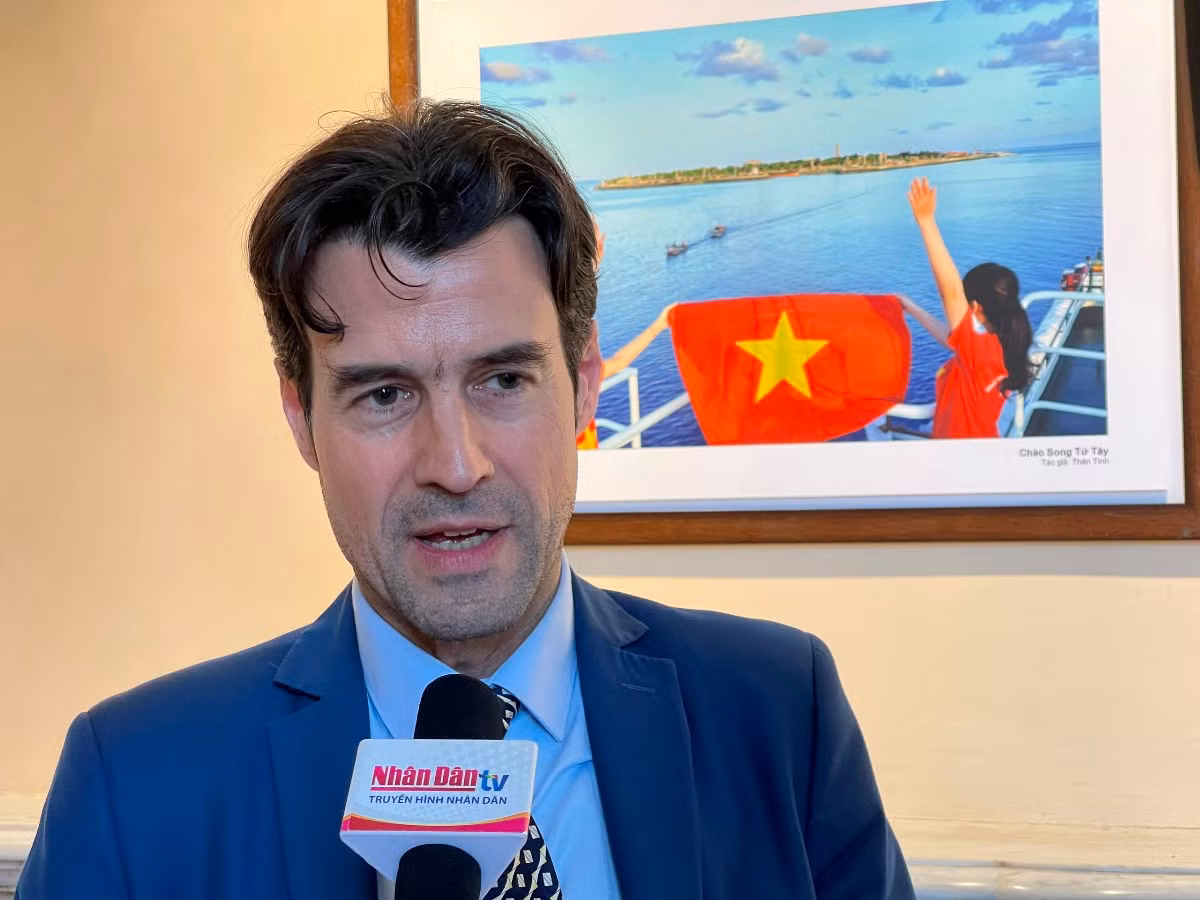 Giáo sư Pierre Journoud, giảng viên chuyên ngành Lịch sử đương đại, Đại học Paul-Valéry Montpellier 3 (Pháp).