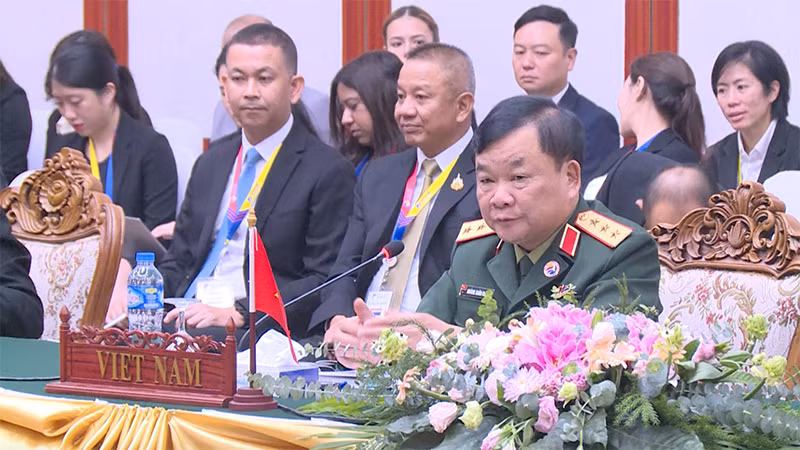 Thượng tướng Hoàng Xuân Chiến, Trưởng ADSOM Việt Nam phát biểu tại Hội nghị. (Ảnh: TRỊNH DŨNG)