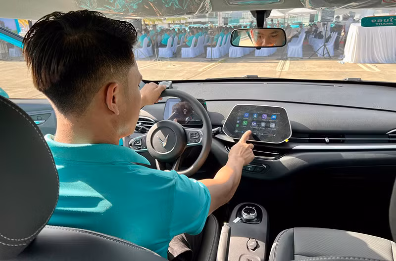 Mỗi tài xế Xanh SM Lào sẽ được định hướng phát triển thành “đại sứ xanh”. (Ảnh: TRỊNH DŨNG) Mỗi tài xế Xanh SM Lào sẽ được định hướng phát triển thành “đại sứ xanh”. (Ảnh: TRỊNH DŨNG)