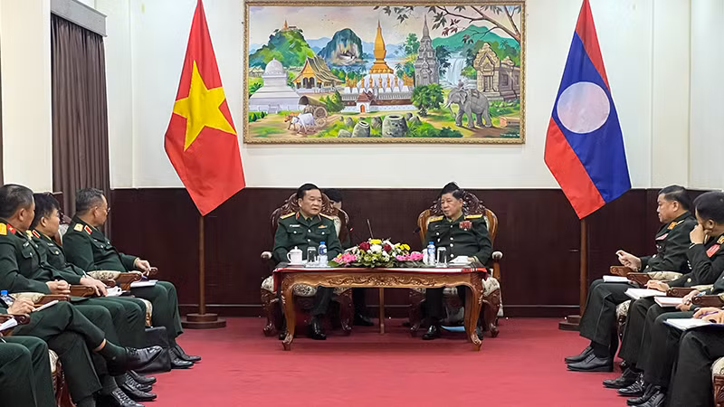 Thượng tướng Hoàng Xuân Chiến đã hội kiến Thượng tướng Vongkham Phommakone, Thứ trưởng Quốc phòng Lào. (Ảnh: TRỊNH DŨNG)