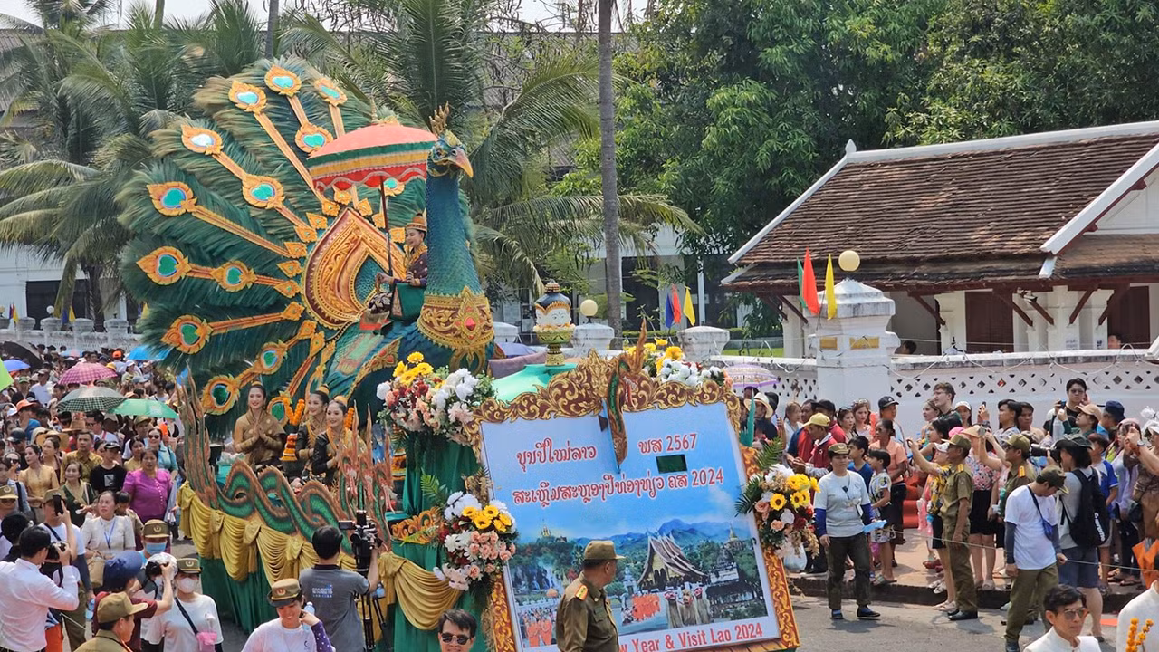 Lễ rước Nang Sang Khan (Nàng chúa Xuân) tại thành phố Luang Prabang. Lễ rước Nang Sang Khan (Nàng chúa Xuân) tại thành phố Luang Prabang.
