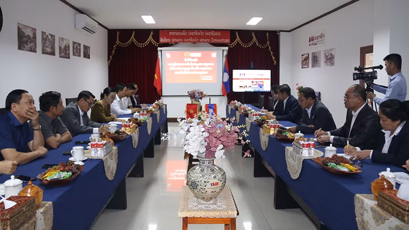 Quang cảnh buổi làm việc. (Ảnh: HẢI TIẾN)