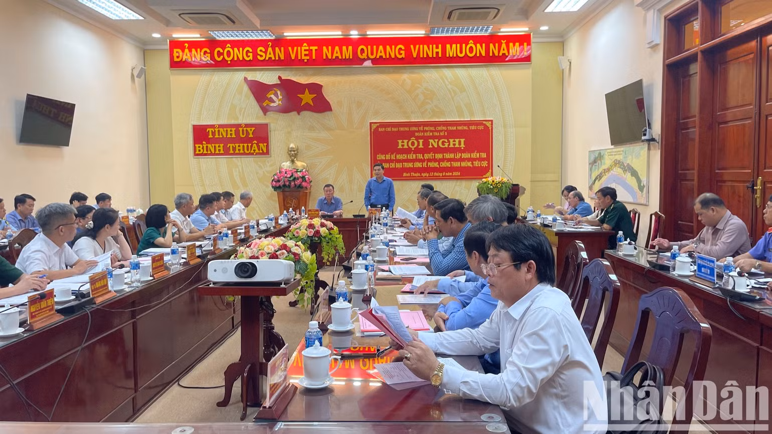 Đoàn kiểm tra làm việc với Thường vụ Tỉnh ủy.