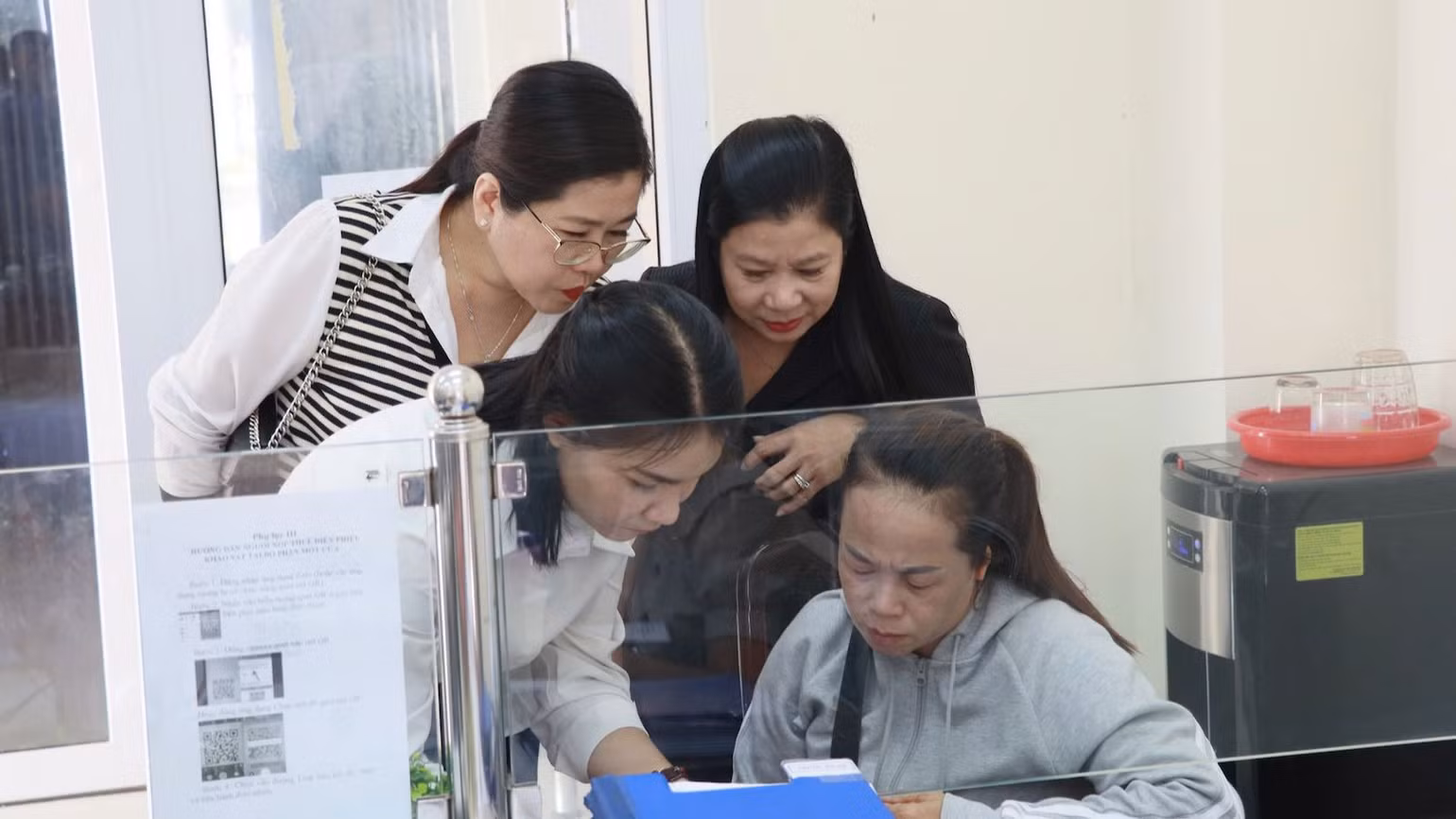Ngành thuế Bình Thuận làm việc thêm cuối tuần để tăng cường thu nội địa.