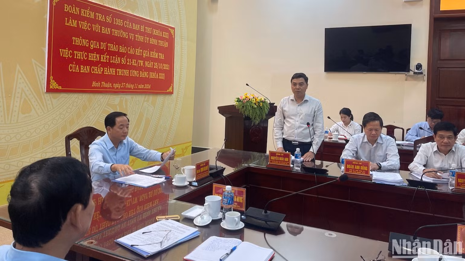 Đồng chí Nguyễn Hoài Anh, Bí thư Tỉnh ủy Bình Thuận tiếp thu ý kiến chỉ đạo của Đoàn kiểm tra. Đồng chí Nguyễn Hoài Anh, Bí thư Tỉnh ủy Bình Thuận tiếp thu ý kiến chỉ đạo của Đoàn kiểm tra.