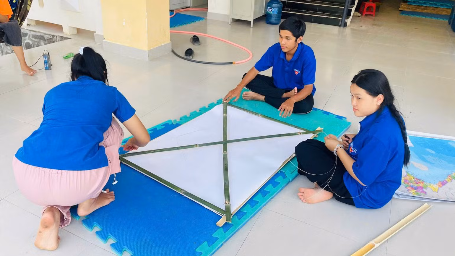 Tham gia các hoạt động tại các trường có hoàn cảnh khó khăn