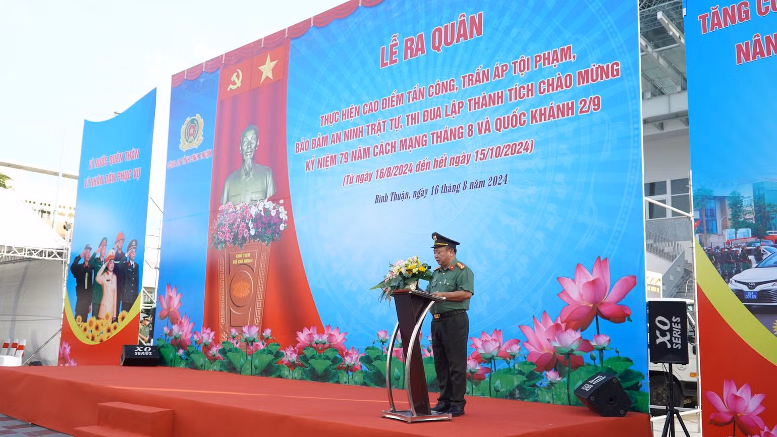 Đại tá Lê Quang Nhân, Giám đốc Công an tỉnh phát động đợt ra quân tấn công trấn áp tội phạm, bảo đảm an ninh trật tự năm 2024. Đại tá Lê Quang Nhân, Giám đốc Công an tỉnh phát động đợt ra quân tấn công trấn áp tội phạm, bảo đảm an ninh trật tự năm 2024.