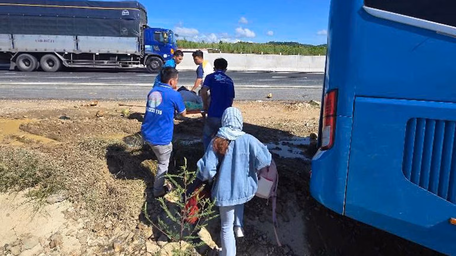 Nhiều hành khách hoảng loạn sau vụ tai nạn.
