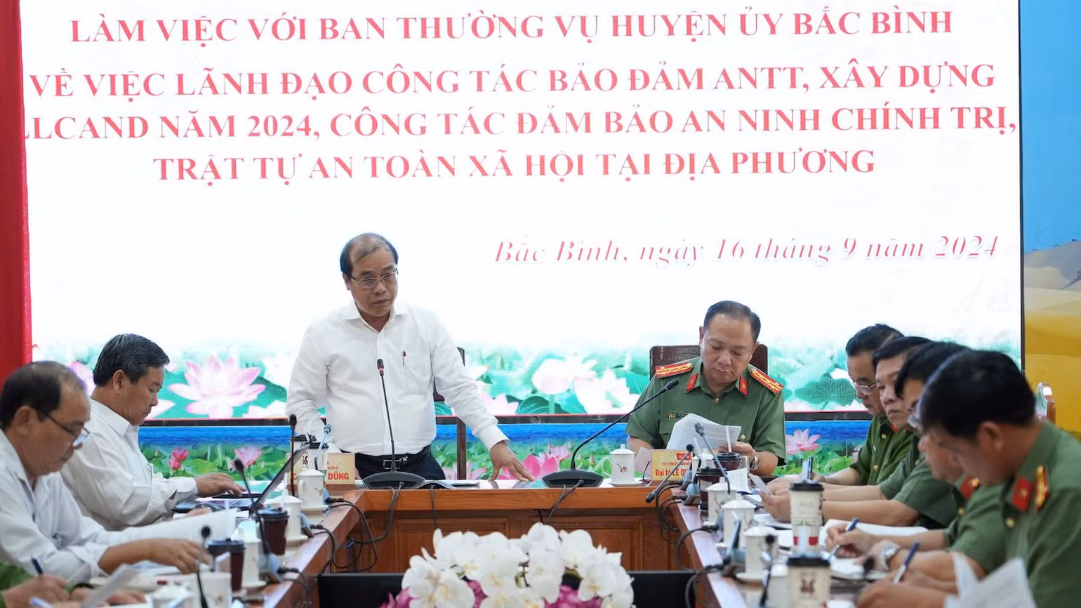 Đồng chí Cao Sơn Dũng, Bí thư Huyện ủy Bắc Bình phát biểu tại hội nghị. Đồng chí Cao Sơn Dũng, Bí thư Huyện ủy Bắc Bình phát biểu tại hội nghị.