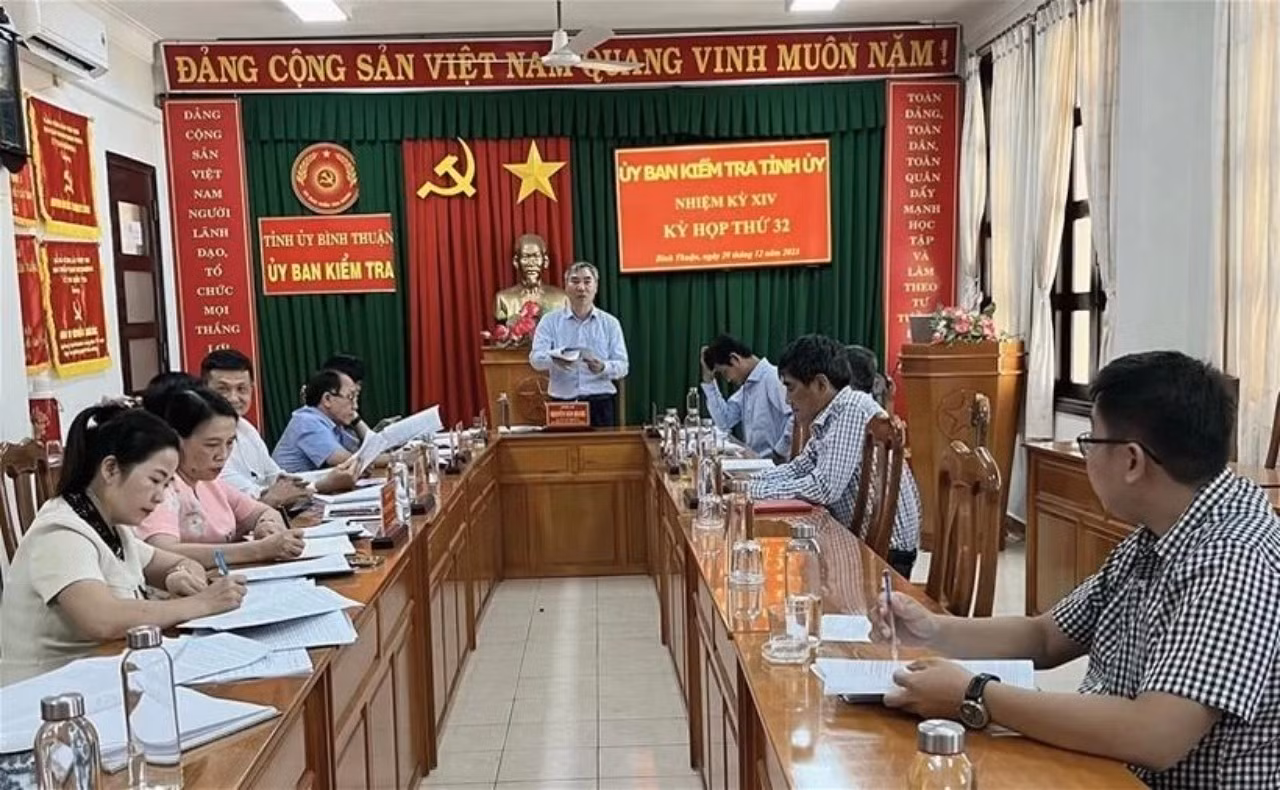 Ủy ban Kiểm tra tỉnh ủy Bình Thuận công bố kết luận kiểm tra khi có dấu hiệu vi phạm đối với các đảng viên có liên quan trong các gói thầu của Công ty AIC. (Ảnh: Ủy ban Kiểm tra) Ủy ban Kiểm tra tỉnh ủy Bình Thuận công bố kết luận kiểm tra khi có dấu hiệu vi phạm đối với các đảng viên có liên quan trong các gói thầu của Công ty AIC. (Ảnh: Ủy ban Kiểm tra)