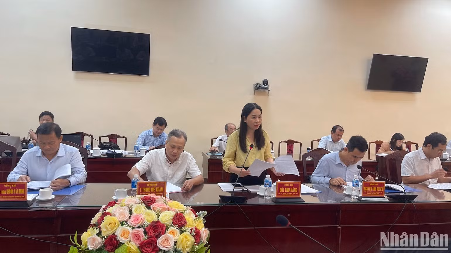 Đoàn kiểm tra đọc báo cáo dự thảo kiểm tra. Đoàn kiểm tra đọc báo cáo dự thảo kiểm tra.