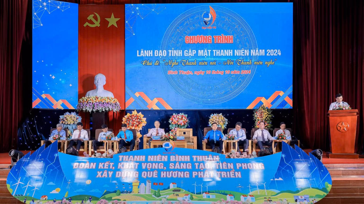 Lãnh đạo trả lời ý kiến của thanh niên