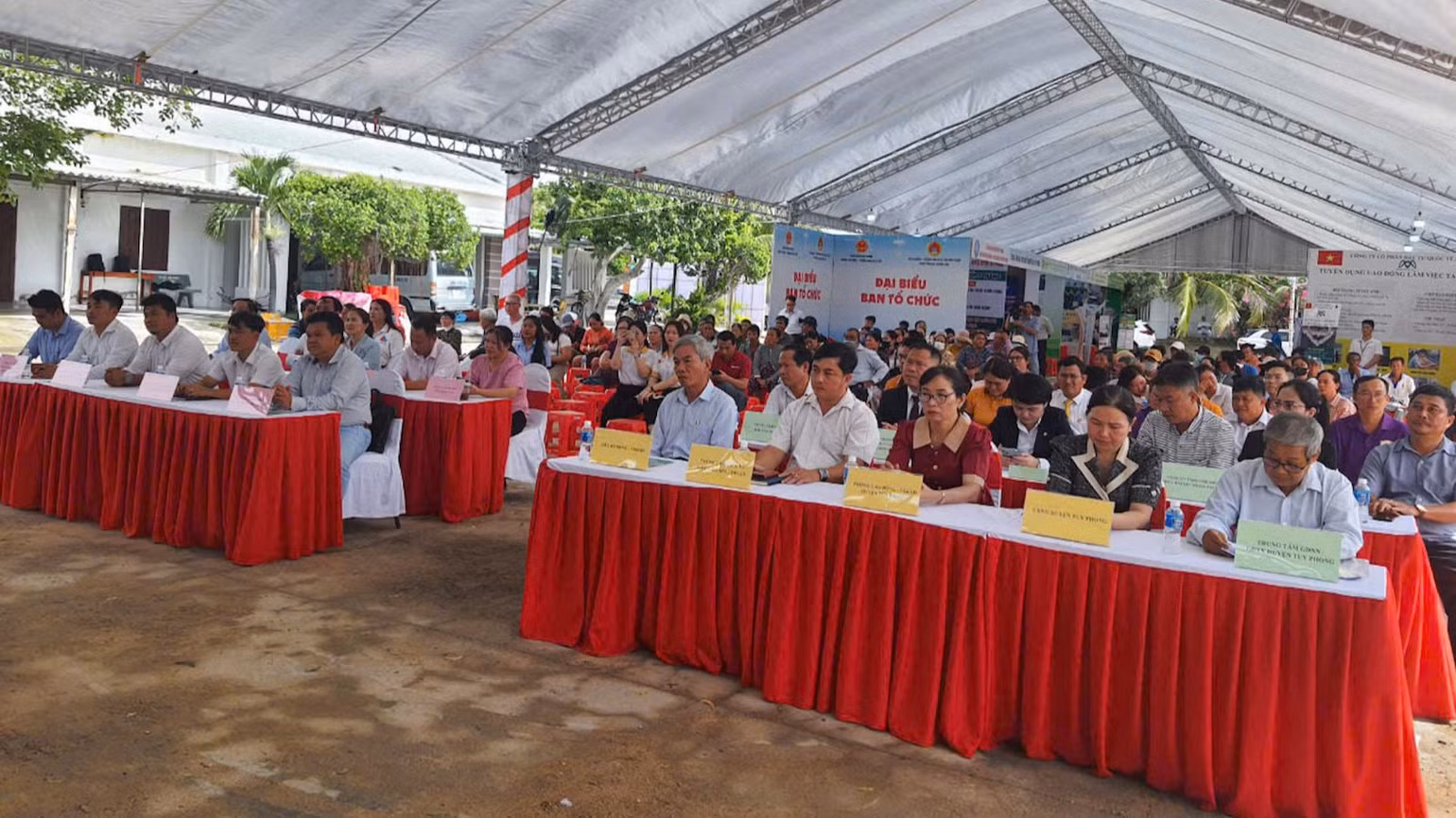 Phiên giao dịch việc làm thu hút hơn 700 lao động