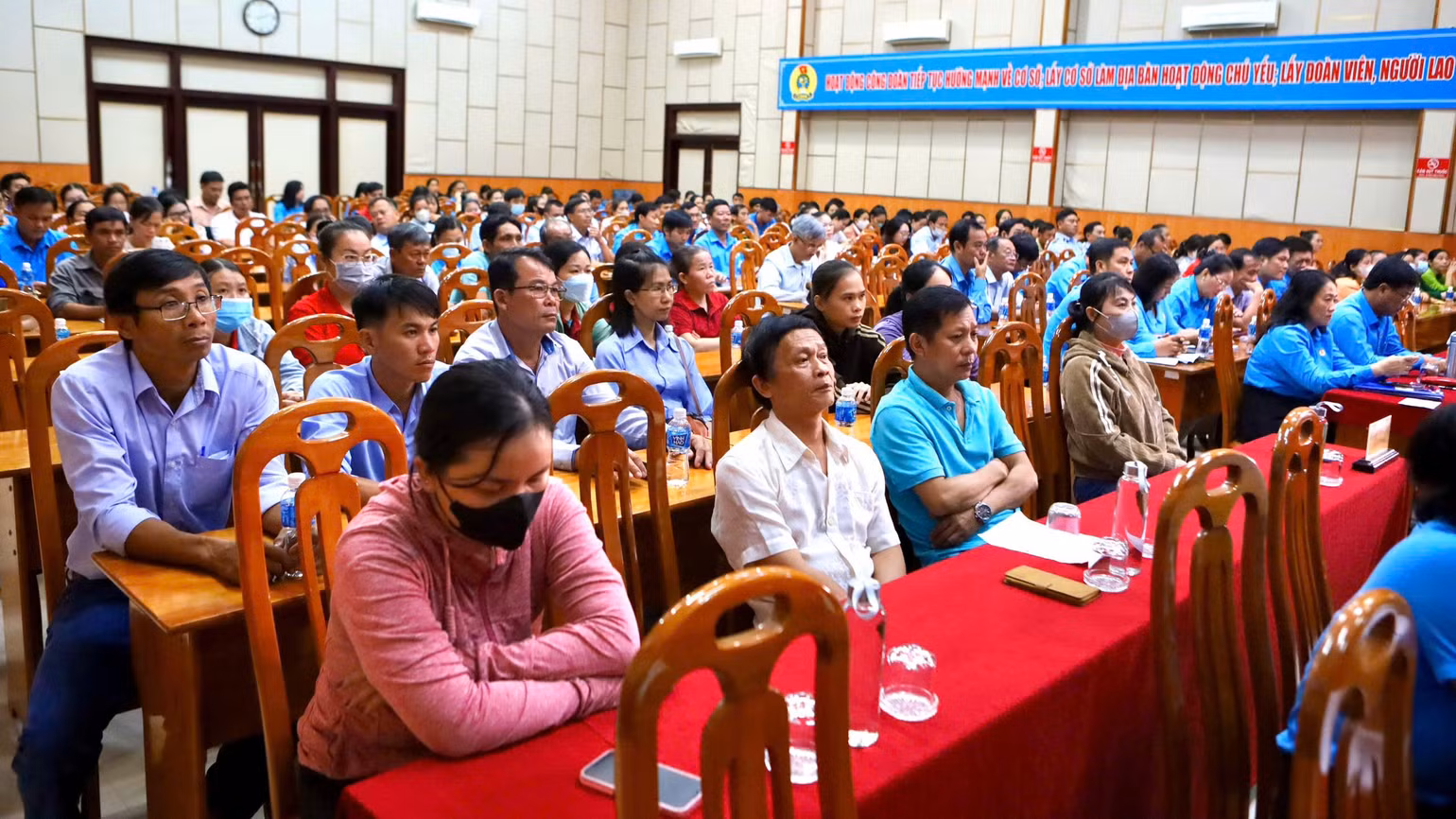 Hội nghị thu hút nhiều cử tri tham dự. Hội nghị thu hút nhiều cử tri tham dự.
