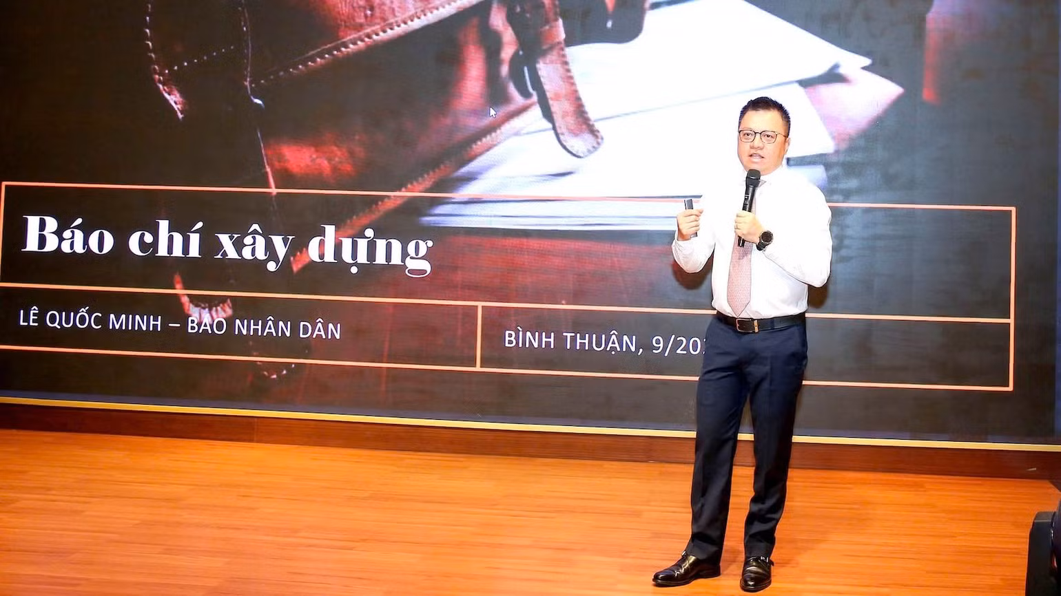 Tổng Biên tập Báo Nhân Dân Lê Quốc Minh chia sẻ xu hướng báo chí giải pháp. Tổng Biên tập Báo Nhân Dân Lê Quốc Minh chia sẻ xu hướng báo chí giải pháp.