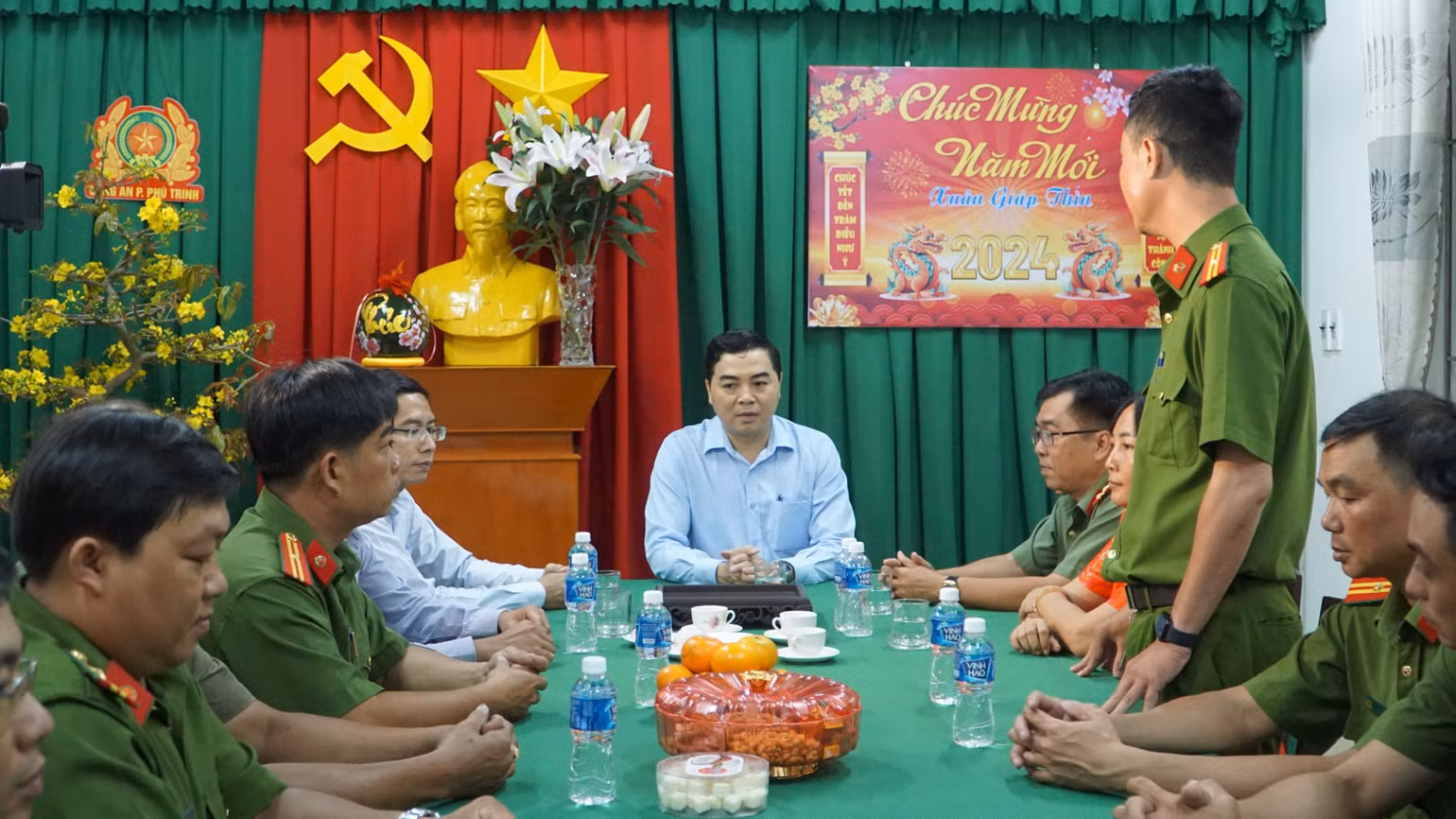 Công an phường Phú Trinh báo cáo tình hình trực đêm giao thừa của đơn vị.