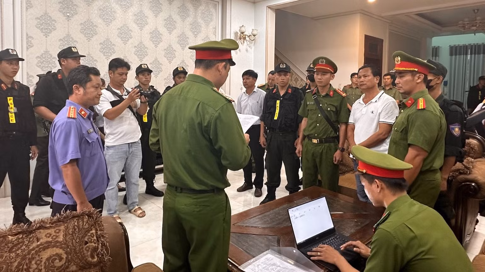 Trần Văn Thuận bị công an bắt.
