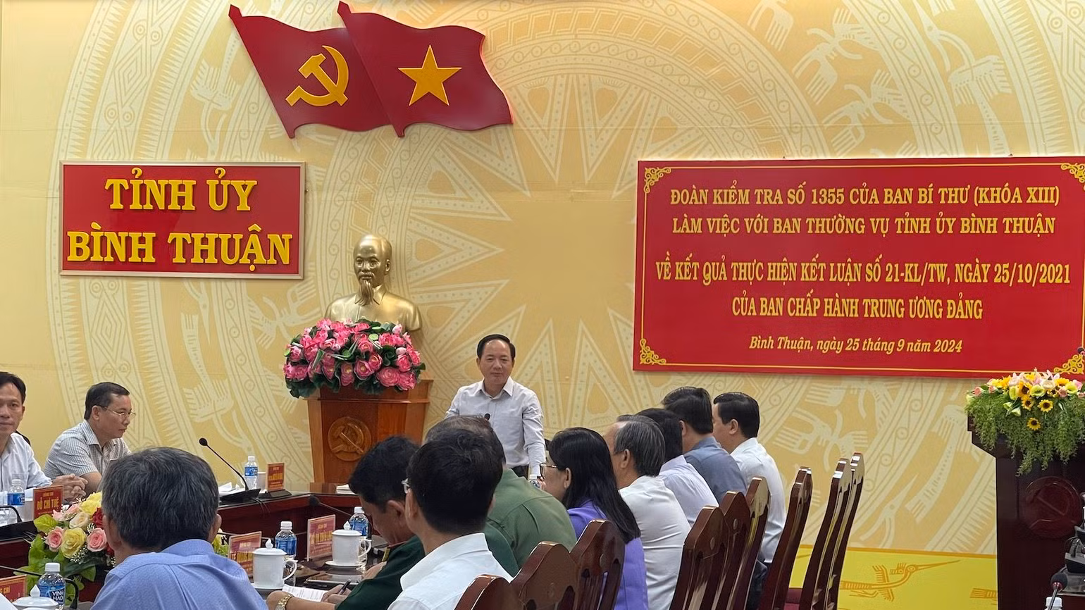 Đồng chí Trịnh Văn Quyết, Bí thư Trung ương Đảng, Chủ nhiệm Tổng cục Chính trị Quân đội nhân dân Việt Nam phát biểu tại buổi làm việc