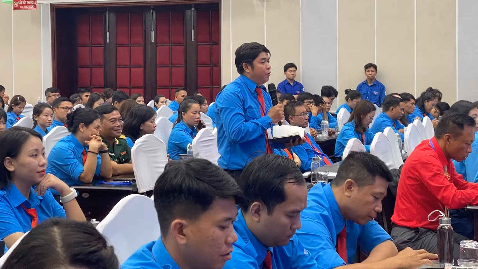 Thanh niên Nguyễn Vũ Vương (thị xã La-Gi) đưa ra ý kiến tại chương trình