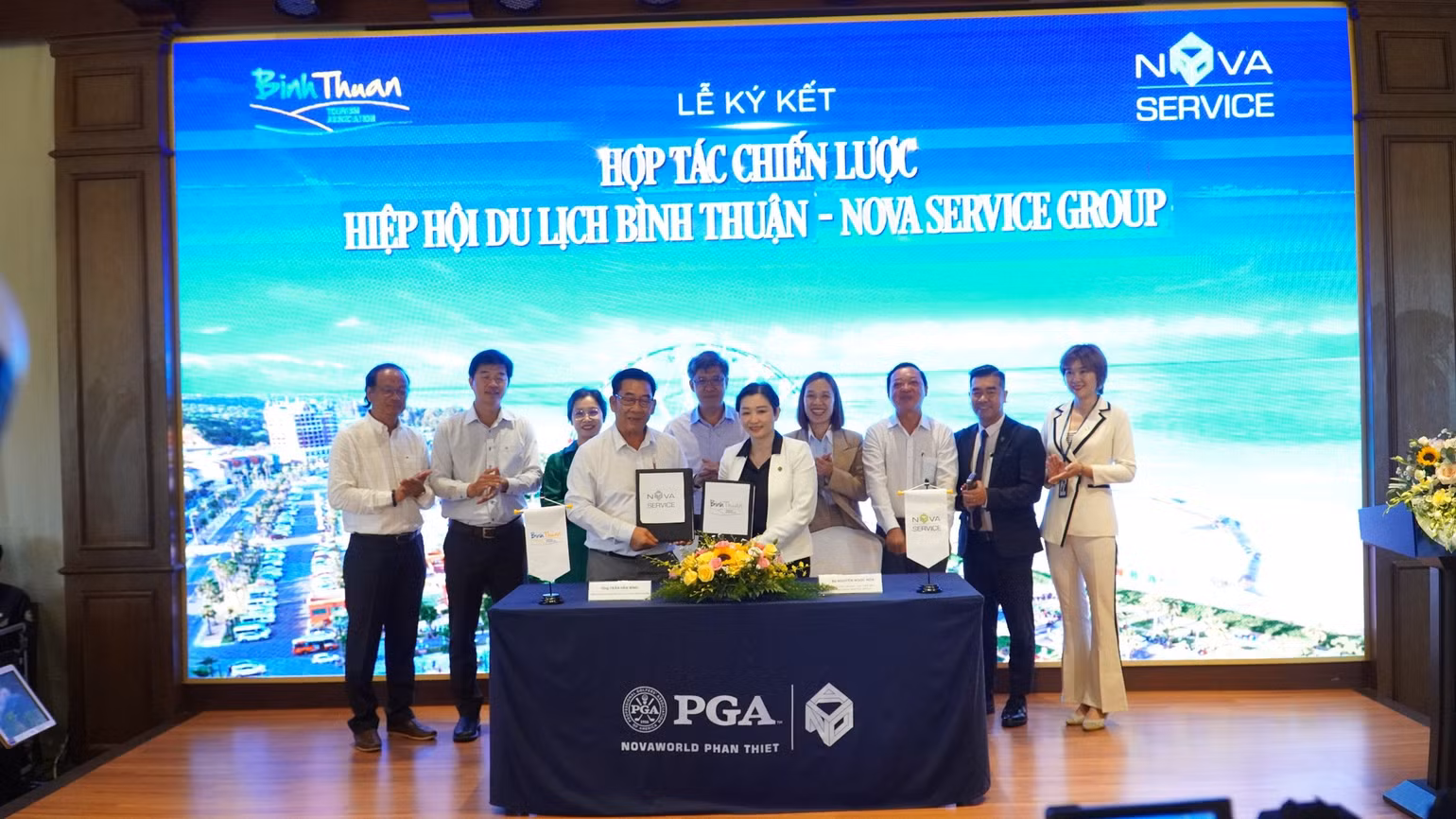 Lễ ký kết hợp tác chiến lược giữa Hiệp hội du lịch Bình Thuận và Nova Service Group. Lễ ký kết hợp tác chiến lược giữa Hiệp hội du lịch Bình Thuận và Nova Service Group.