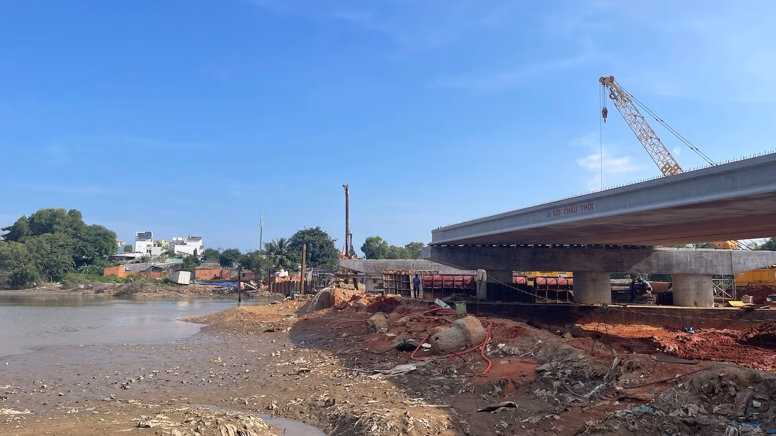 Tỉnh tập trung đẩy nhanh tiến độ dự án cầu Văn Thánh. Tỉnh tập trung đẩy nhanh tiến độ dự án cầu Văn Thánh.
