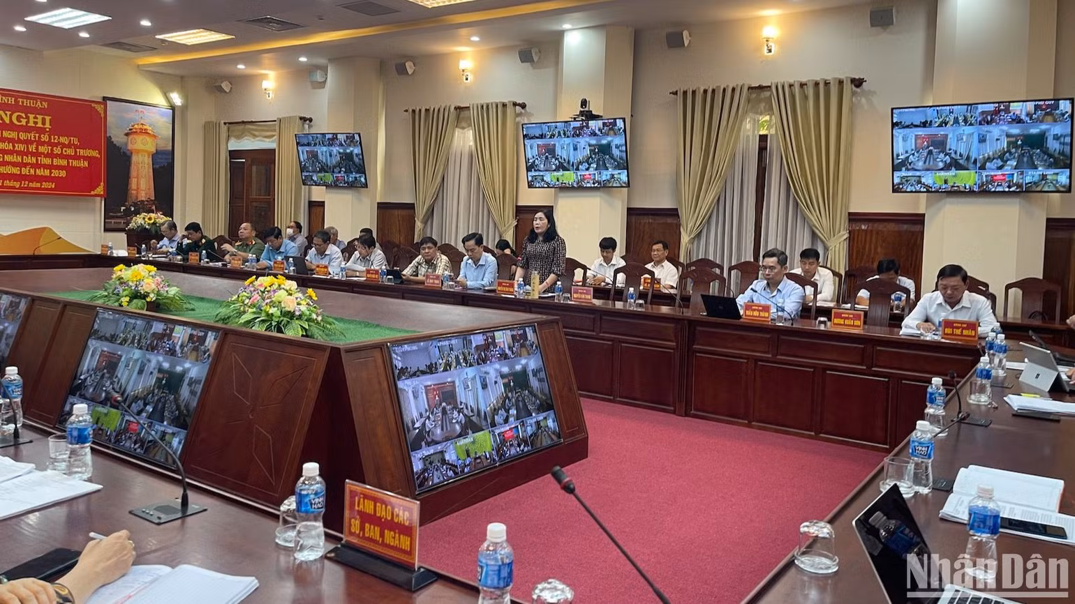 Đại biểu góp ý để nâng cao cuộc sống của người dân. Đại biểu góp ý để nâng cao cuộc sống của người dân.