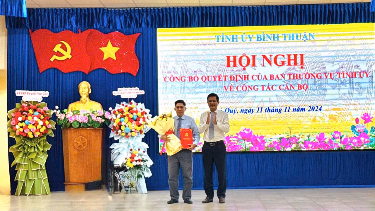 Đồng chí Nguyễn Quốc Thắng, Phó Giám đốc Sở Tư pháp làm Bí thư Huyện ủy Phú Quý. Đồng chí Nguyễn Quốc Thắng, Phó Giám đốc Sở Tư pháp làm Bí thư Huyện ủy Phú Quý.
