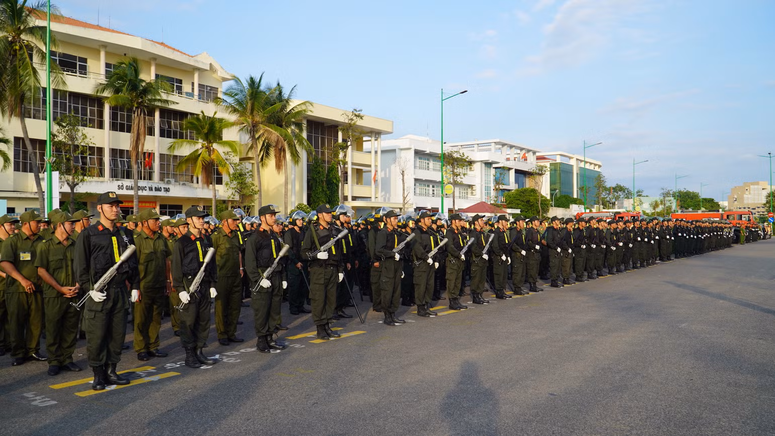 Các đơn vị đồng loạt ra quân. Các đơn vị đồng loạt ra quân.