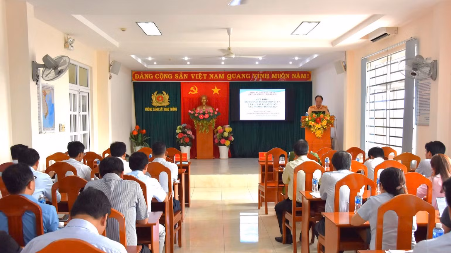 Quang cảnh hội nghị.