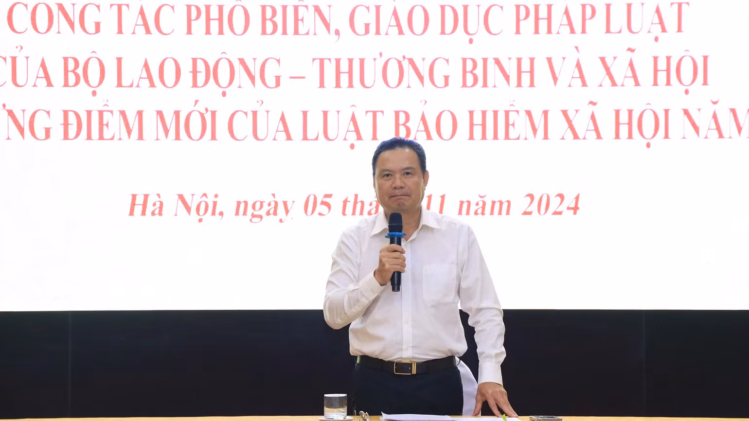 Thứ trưởng Lê Văn Thanh phát biểu tại hội nghị hưởng ứng Ngày Pháp luật Việt Nam năm 2024 của Bộ Lao động-Thương binh và Xã hội. Thứ trưởng Lê Văn Thanh phát biểu tại hội nghị hưởng ứng Ngày Pháp luật Việt Nam năm 2024 của Bộ Lao động-Thương binh và Xã hội.