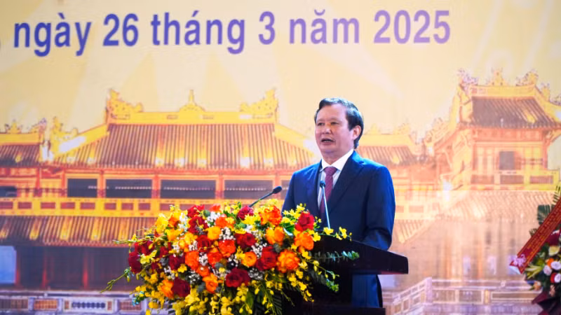 Bí thư Thành ủy Lê Trường Lưu nói: "Huế là biểu tượng của tình yêu nước, của chí khí oanh liệt hào hùng". Bí thư Thành ủy Lê Trường Lưu nói: "Huế là biểu tượng của tình yêu nước, của chí khí oanh liệt hào hùng".