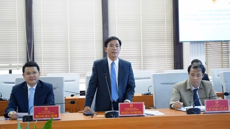 Chủ tịch Ủy ban nhân dân thành phố Nguyễn Văn Phương phát biểu tại lễ ký kết. (ảnh: NM)