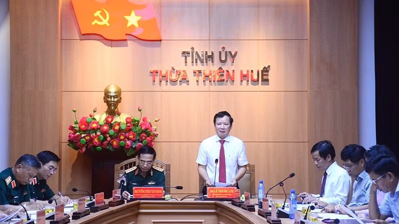 Đồng chí Bí thư Tỉnh ủy Lê Trường Lưu báo cáo tại buổi làm việc.