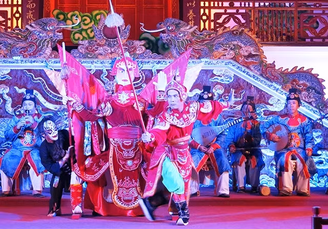 Các nghệ sĩ đã góp phần giữ gìn nghệ thuật tuồng Huế một cách bài bản, khoa học. (Ảnh: MH)