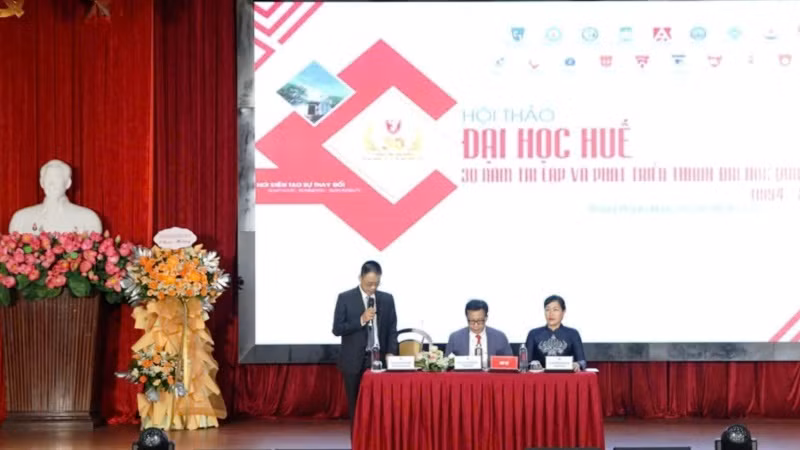Việc phát triển Đại học Huế thành Đại học Quốc gia được thực hiện thời gian qua theo tinh thần của Nghị quyết số 54, Nghị quyết số 26 của Bộ Chính trị và Nghị quyết số 83 của Chính phủ.