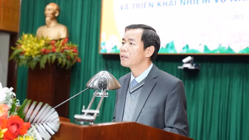 Phó Bí thư Tỉnh ủy, Chủ tịch Ủy ban nhân dân tỉnh Nguyễn Văn Phương phát biểu tại Hội nghị.