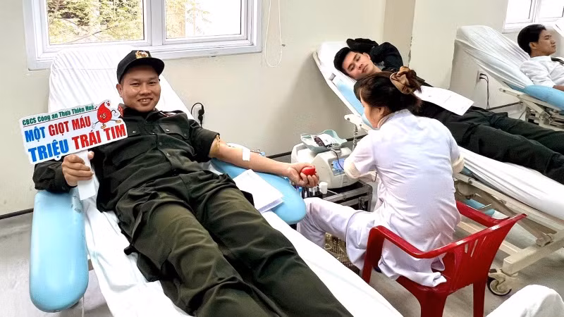 Với phương châm “Mỗi giọt máu cho đi, một cuộc đời ở lại”, phong trào hiến máu tình nguyện đã lan tỏa rộng khắp trong cộng đồng xã hội. Với phương châm “Mỗi giọt máu cho đi, một cuộc đời ở lại”, phong trào hiến máu tình nguyện đã lan tỏa rộng khắp trong cộng đồng xã hội.
