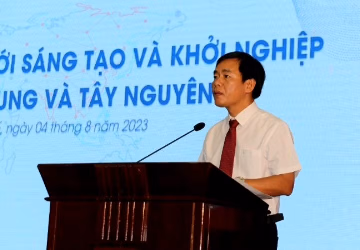 Chủ tịch Ủy ban nhân dân tỉnh Thừa Thiên Huế Nguyễn Văn Phương phát biểu tại diễn đàn.