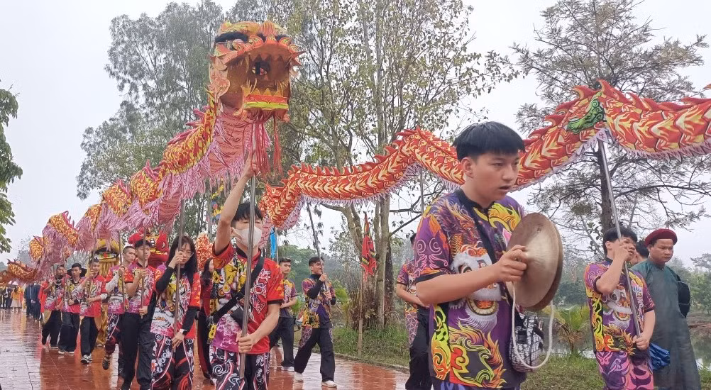 Hào khí nhà Trần còn vang vọng đến ngày nay với biểu trưng hình tượng rồng uyển chuyển, uy nghiêm.