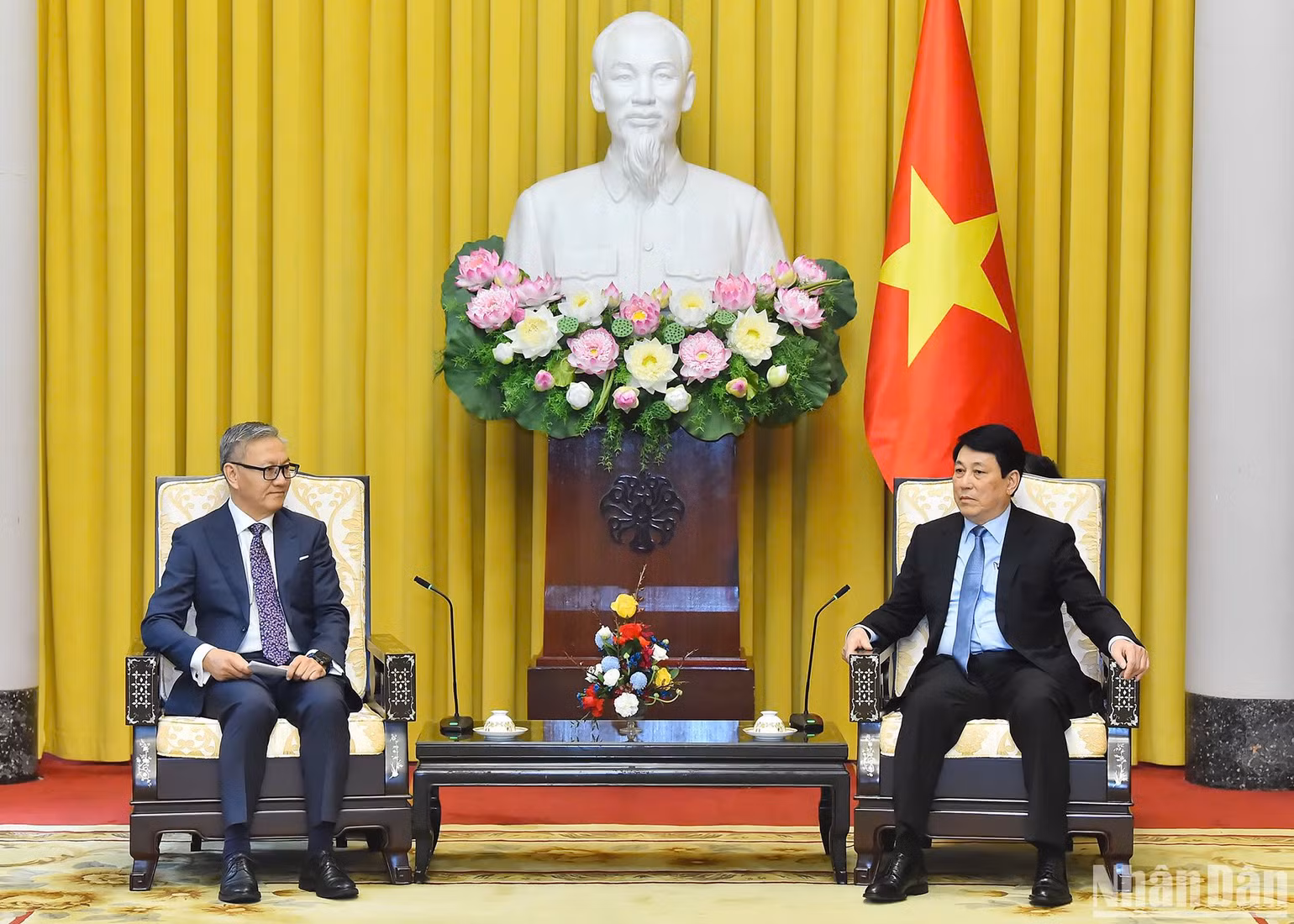 Chủ tịch nước Lương Cường tiếp Bộ trưởng Ngoại giao Lào Thongsavanh Phomvihane ảnh 1