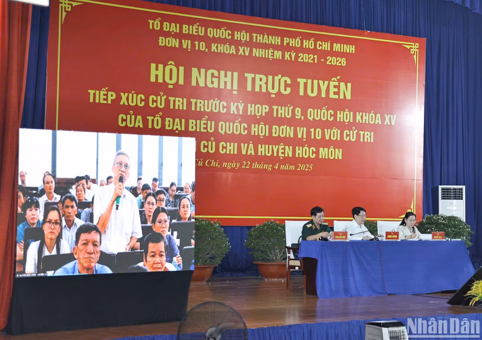 Cử tri huyện Hóc Môn nêu kiến nghị trực tuyến.