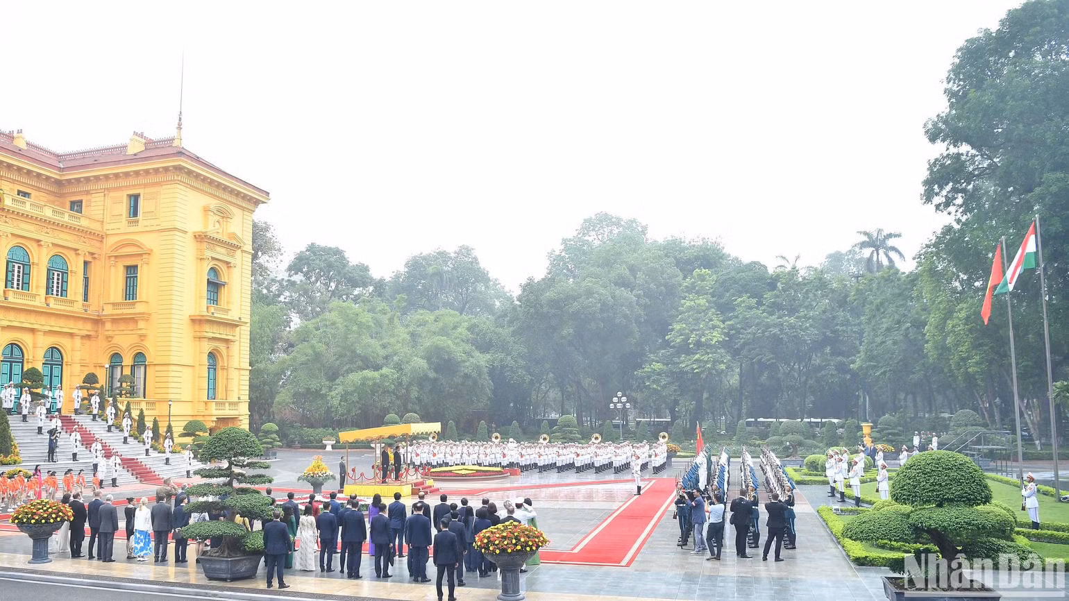 Toàn cảnh lễ đón. Toàn cảnh lễ đón.