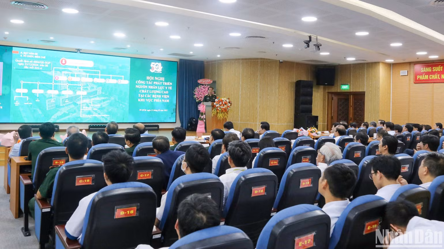 Toàn cảnh hội nghị.