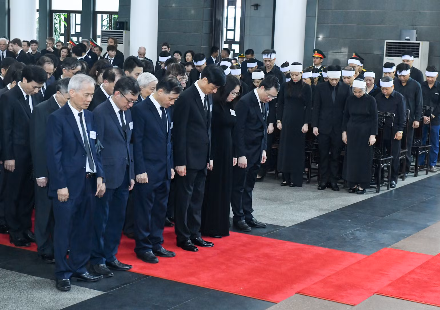 Toàn cảnh Lễ viếng Tổng Bí thư Nguyễn Phú Trọng: Trang nghiêm và xúc động ảnh 127 Toàn cảnh Lễ viếng Tổng Bí thư Nguyễn Phú Trọng: Trang nghiêm và xúc động ảnh 127