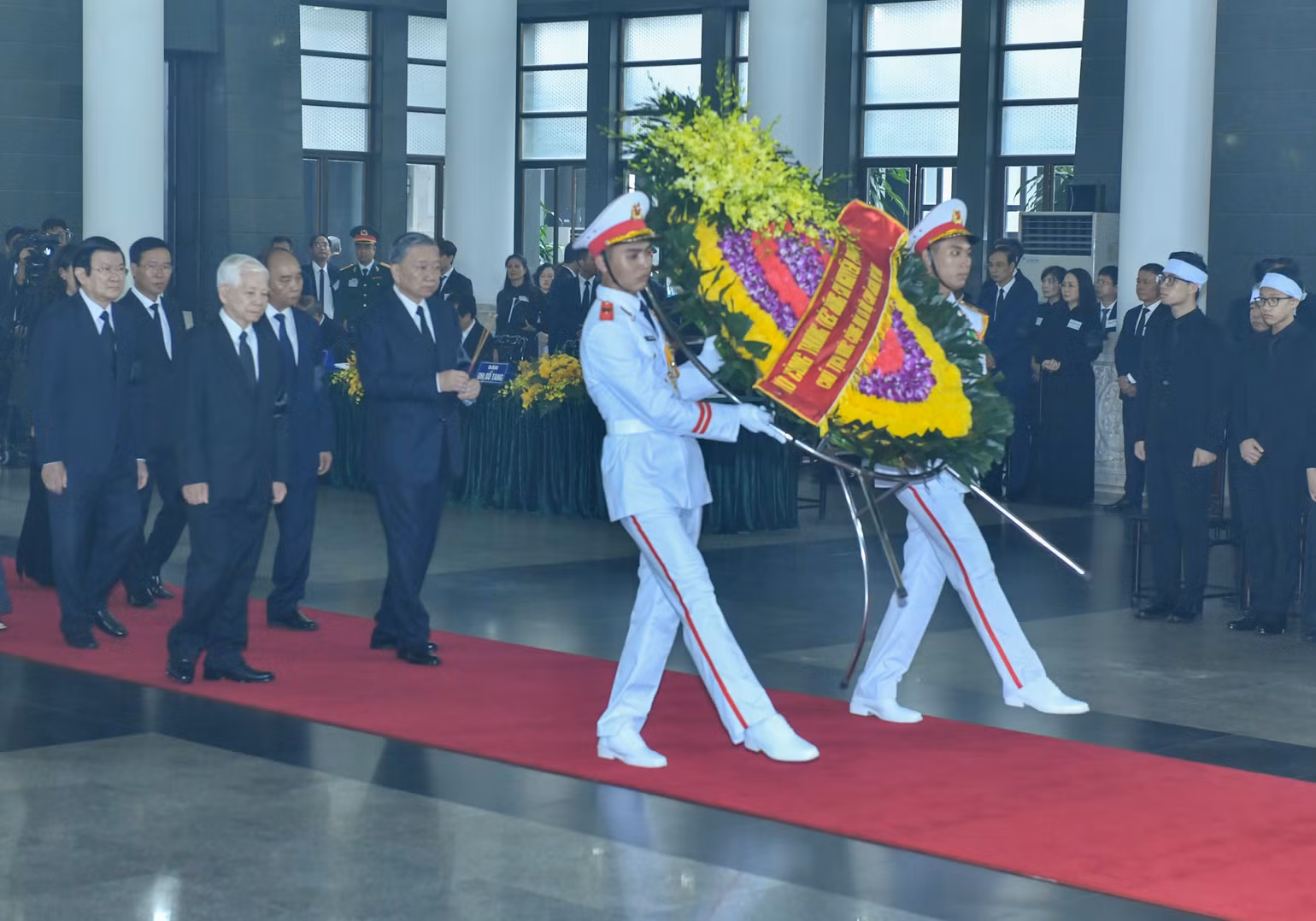 Toàn cảnh Lễ viếng Tổng Bí thư Nguyễn Phú Trọng: Trang nghiêm và xúc động ảnh 57 Toàn cảnh Lễ viếng Tổng Bí thư Nguyễn Phú Trọng: Trang nghiêm và xúc động ảnh 57