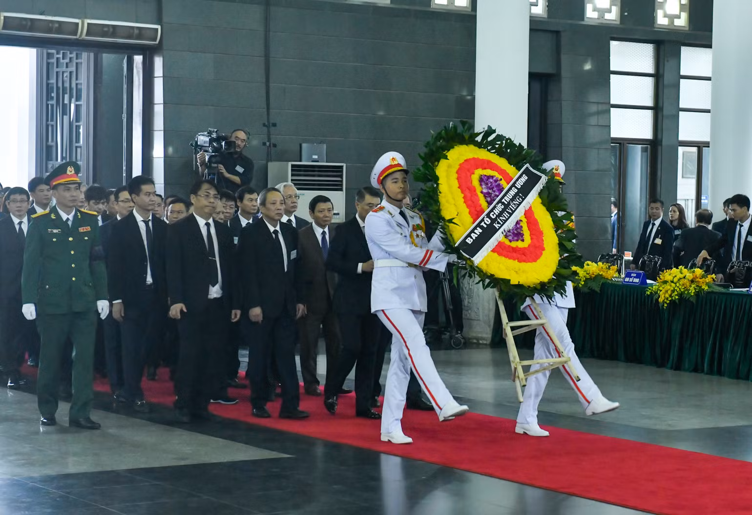 Toàn cảnh Lễ viếng Tổng Bí thư Nguyễn Phú Trọng: Trang nghiêm và xúc động ảnh 134 Toàn cảnh Lễ viếng Tổng Bí thư Nguyễn Phú Trọng: Trang nghiêm và xúc động ảnh 134